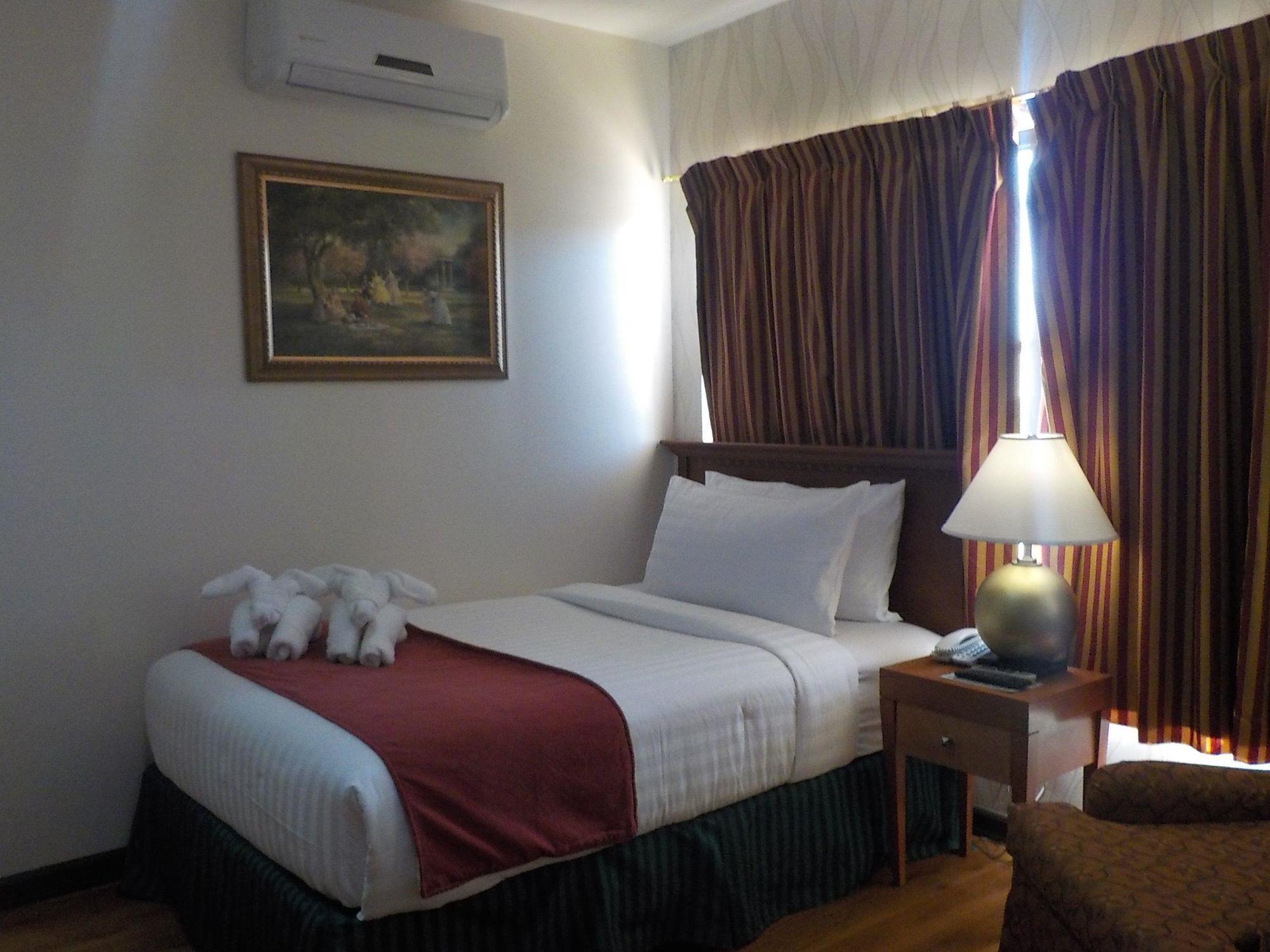 Royal Suites Condotel Kalibo Ngoại thất bức ảnh