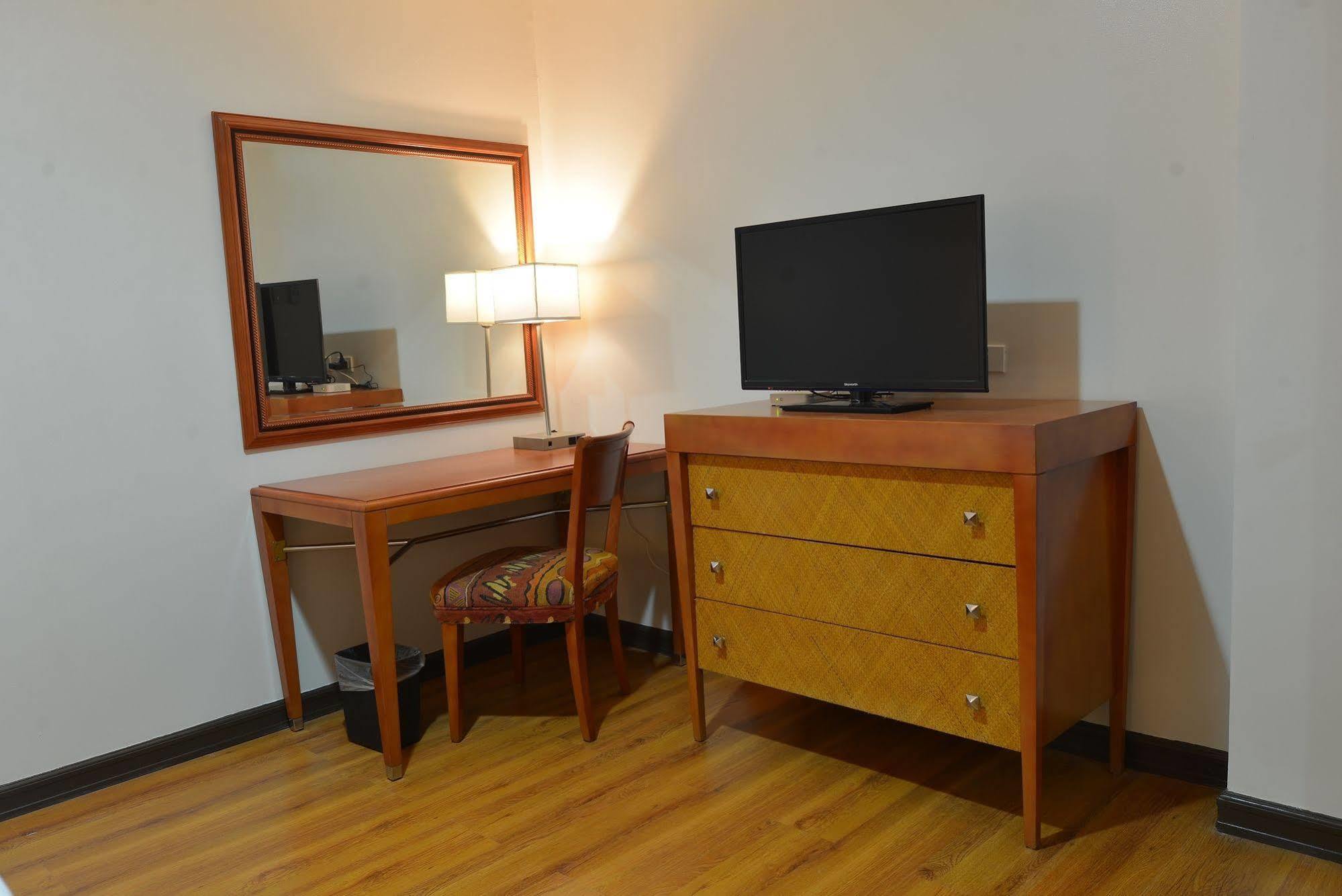 Royal Suites Condotel Kalibo Ngoại thất bức ảnh