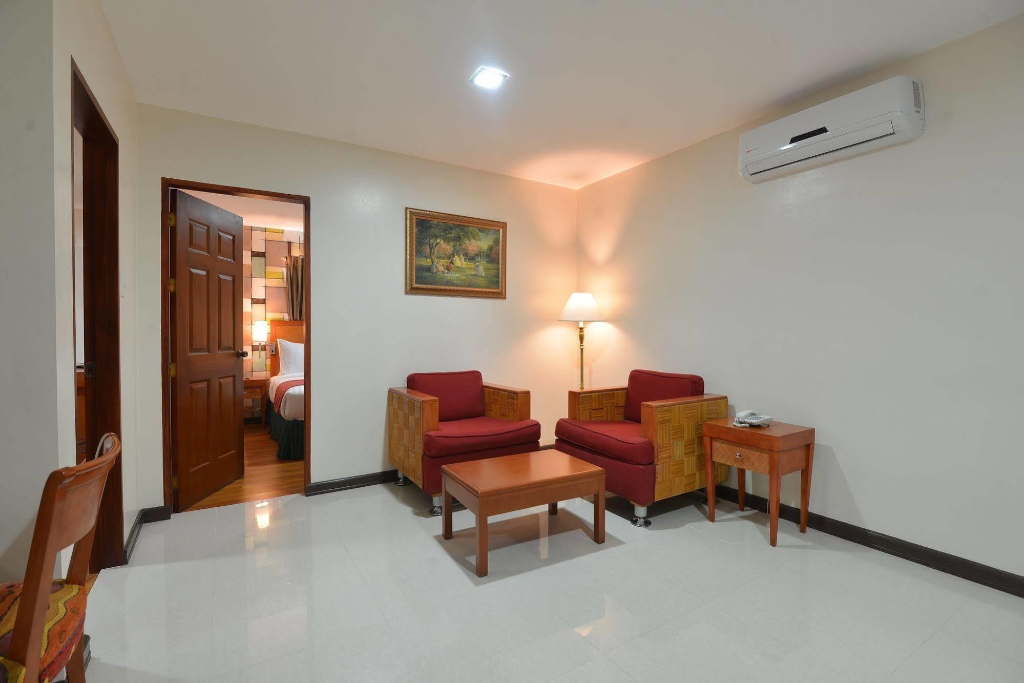 Royal Suites Condotel Kalibo Ngoại thất bức ảnh