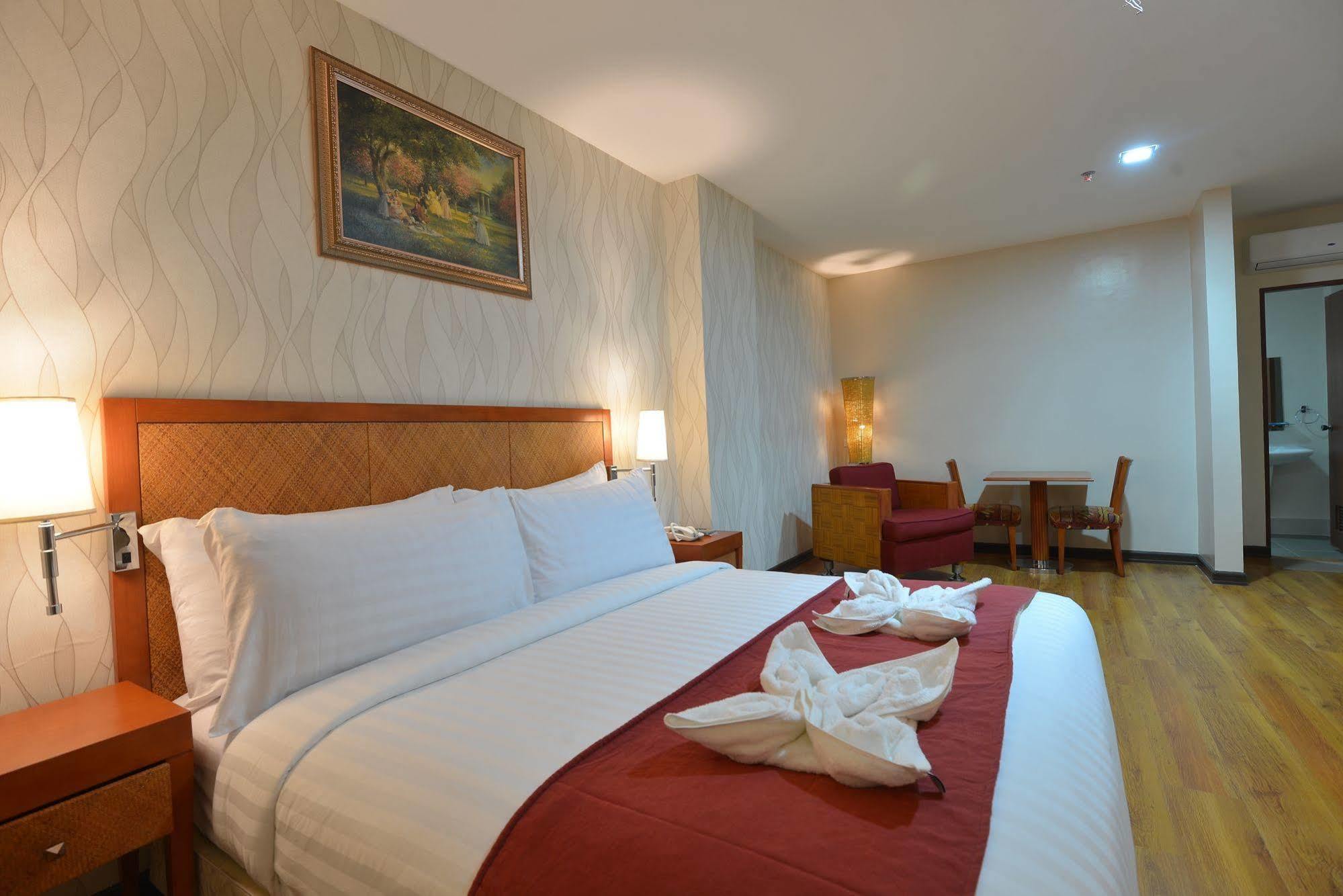 Royal Suites Condotel Kalibo Ngoại thất bức ảnh